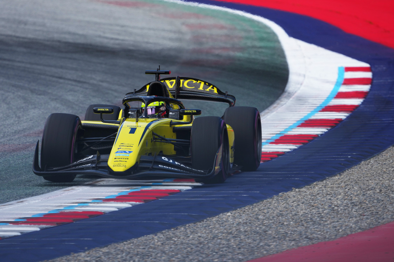 Q_1_Leonardo-Fornaroli_Invicta-Racing_c-Formula-Motorsport-limited.jpg