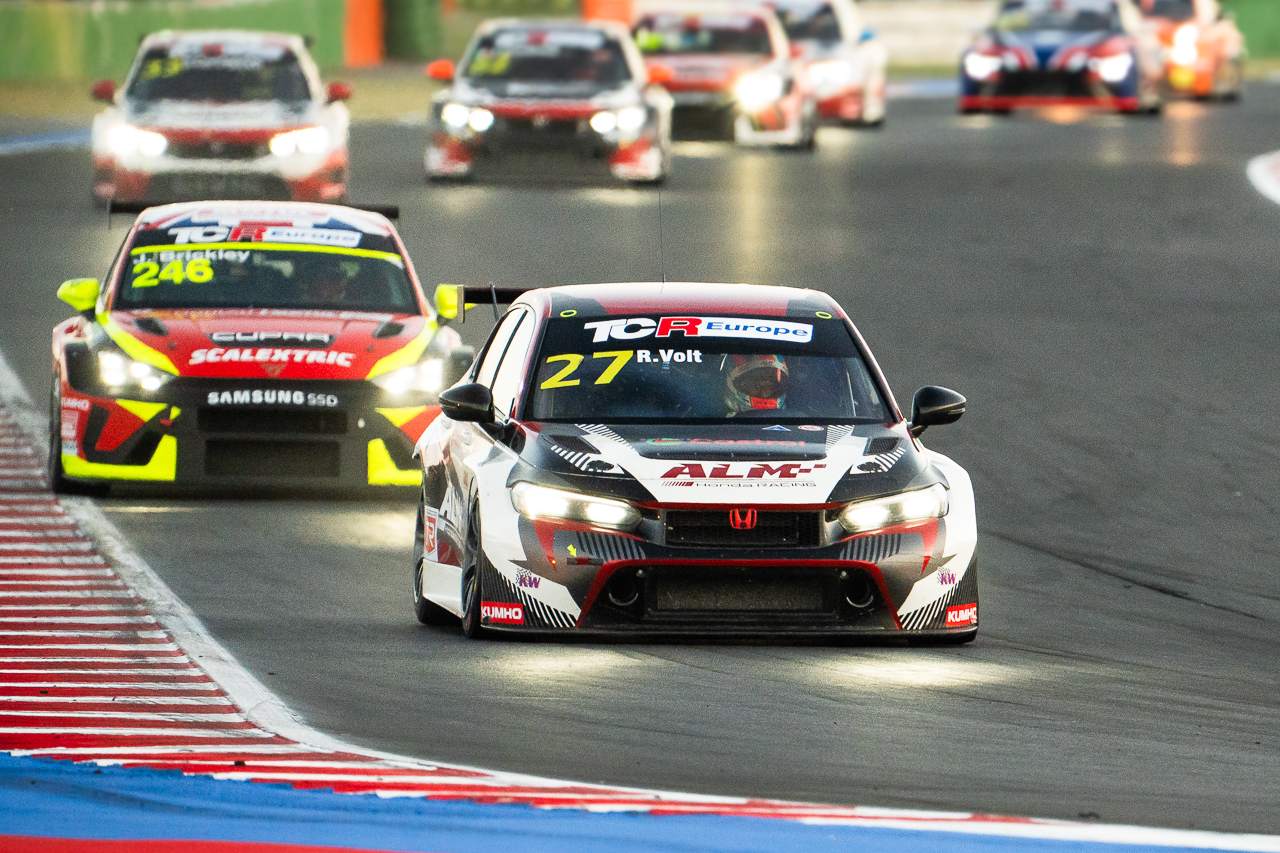 01_2025-2025-Misano-Race-1-2025-TCR-Europe-Misano-Race-1-Ruben-Volt-06.jpg