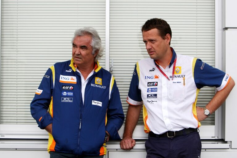 2008Japan-Briatore-Nielsen-Renault-XPB1.jpg
